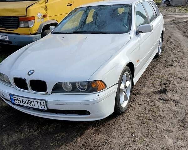 Белый БМВ 5 Серия, объемом двигателя 2.5 л и пробегом 333 тыс. км за 3500 $, фото 1 на Automoto.ua