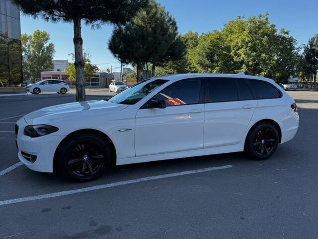 Белый БМВ 5 Серия, объемом двигателя 2 л и пробегом 240 тыс. км за 12500 $, фото 1 на Automoto.ua