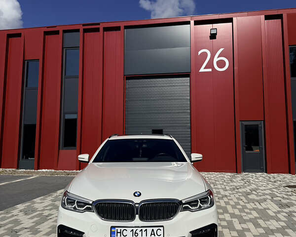 Белый БМВ 5 Серия, объемом двигателя 3 л и пробегом 130 тыс. км за 29000 $, фото 1 на Automoto.ua