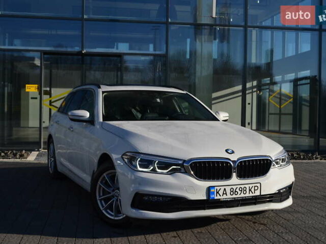 Белый БМВ 5 Серия, объемом двигателя 2.99 л и пробегом 158 тыс. км за 30817 $, фото 1 на Automoto.ua