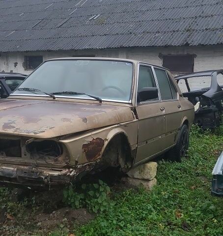 Бежевый БМВ 5 Серия, объемом двигателя 2 л и пробегом 160 тыс. км за 300 $, фото 1 на Automoto.ua