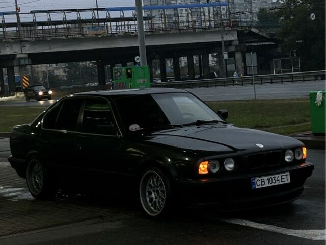 Черный БМВ 5 Серия, объемом двигателя 2 л и пробегом 400 тыс. км за 2600 $, фото 1 на Automoto.ua