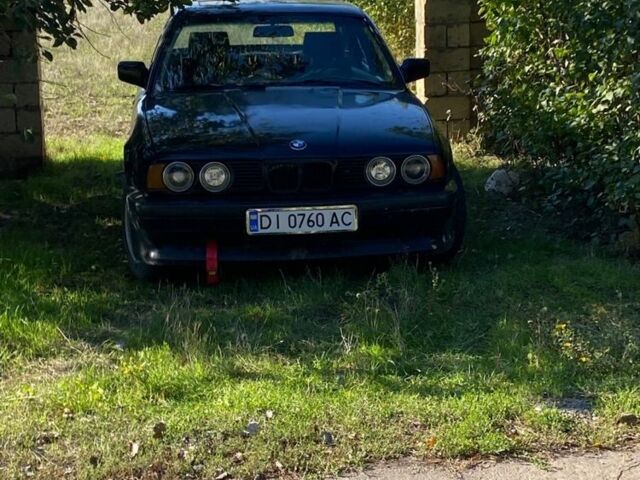 Черный БМВ 5 Серия, объемом двигателя 2 л и пробегом 230 тыс. км за 2400 $, фото 1 на Automoto.ua