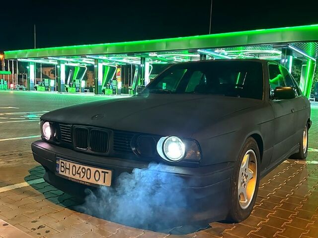 Черный БМВ 5 Серия, объемом двигателя 2.5 л и пробегом 500 тыс. км за 2700 $, фото 1 на Automoto.ua