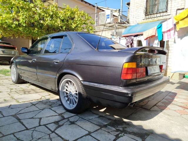 Черный БМВ 5 Серия, объемом двигателя 2 л и пробегом 330 тыс. км за 3400 $, фото 1 на Automoto.ua