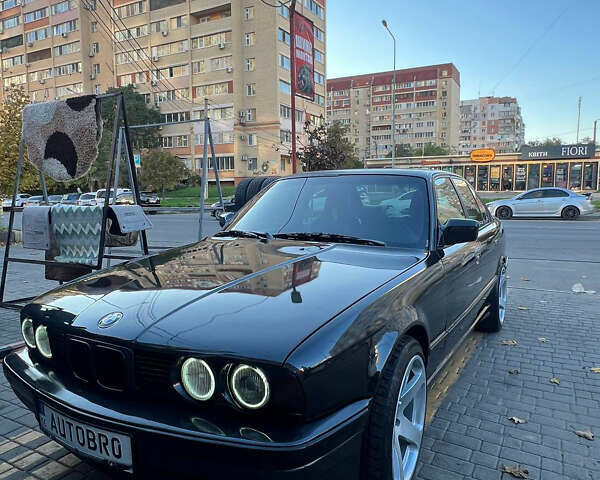 Черный БМВ 5 Серия, объемом двигателя 2 л и пробегом 270 тыс. км за 5000 $, фото 1 на Automoto.ua