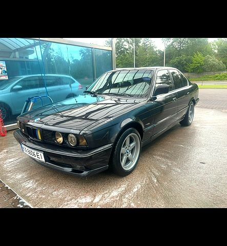 Черный БМВ 5 Серия, объемом двигателя 2 л и пробегом 350 тыс. км за 3750 $, фото 1 на Automoto.ua