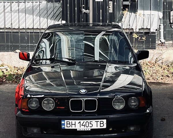 Черный БМВ 5 Серия, объемом двигателя 3.43 л и пробегом 300 тыс. км за 3000 $, фото 1 на Automoto.ua