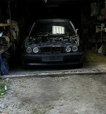 Черный БМВ 5 Серия, объемом двигателя 2.5 л и пробегом 170 тыс. км за 1190 $, фото 1 на Automoto.ua