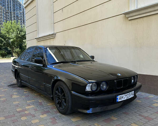 Черный БМВ 5 Серия, объемом двигателя 2.49 л и пробегом 100 тыс. км за 2800 $, фото 1 на Automoto.ua