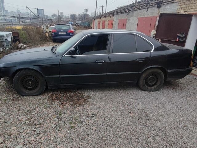 Чорний БМВ 5 Серія, об'ємом двигуна 2 л та пробігом 300 тис. км за 1500 $, фото 1 на Automoto.ua