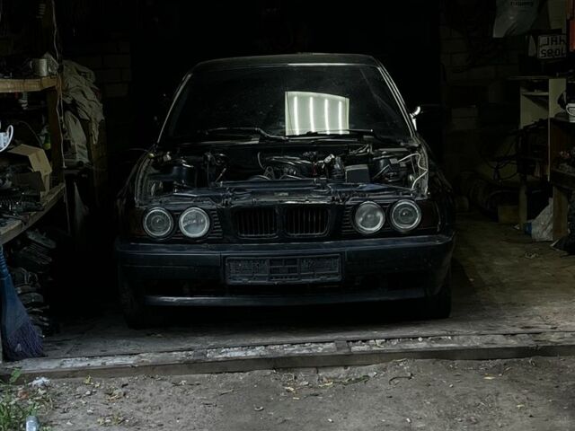 Черный БМВ 5 Серия, объемом двигателя 2.5 л и пробегом 100 тыс. км за 1190 $, фото 1 на Automoto.ua