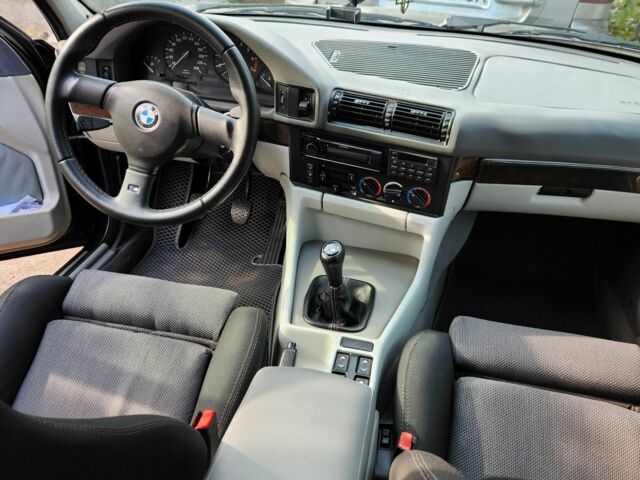 БМВ 5 Серия 1993 в Александрие на Automoto.ua Черный БМВ 5 Серия, объемом двигателя 2.5 л и пробегом 470 тыс. км за 4200 $, фото 1 на Automoto.ua