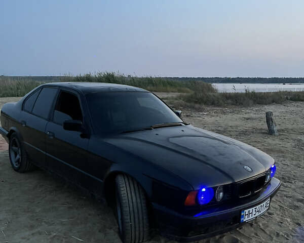 Черный БМВ 5 Серия, объемом двигателя 3 л и пробегом 377 тыс. км за 4100 $, фото 1 на Automoto.ua