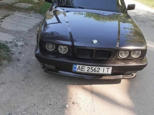 Чорний БМВ 5 Серія, об'ємом двигуна 2.5 л та пробігом 270 тис. км за 2500 $, фото 1 на Automoto.ua