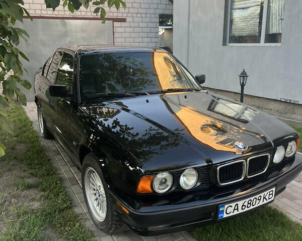 Черный БМВ 5 Серия, объемом двигателя 1.8 л и пробегом 400 тыс. км за 3000 $, фото 1 на Automoto.ua