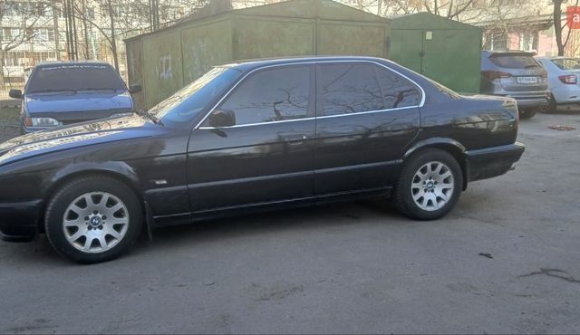 Черный БМВ 5 Серия, объемом двигателя 2.49 л и пробегом 400 тыс. км за 4800 $, фото 1 на Automoto.ua