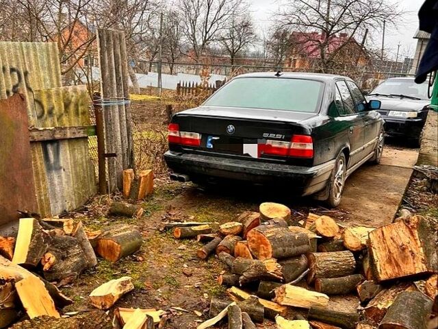 Черный БМВ 5 Серия, объемом двигателя 2.5 л и пробегом 150 тыс. км за 1550 $, фото 1 на Automoto.ua