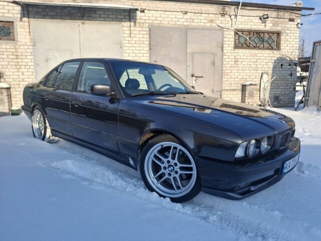 Черный БМВ 5 Серия, объемом двигателя 3 л и пробегом 420 тыс. км за 5999 $, фото 1 на Automoto.ua