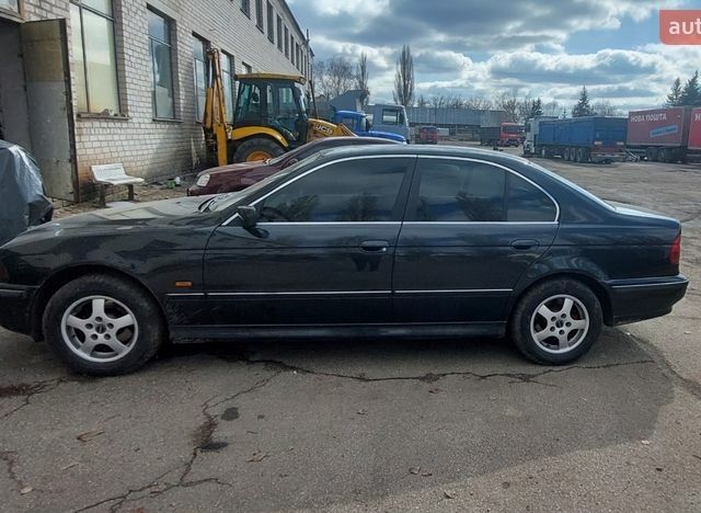 Черный БМВ 5 Серия, объемом двигателя 2.5 л и пробегом 282 тыс. км за 3400 $, фото 1 на Automoto.ua