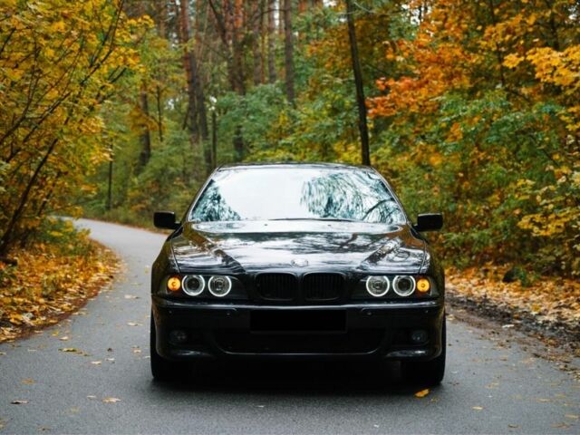 Черный БМВ 5 Серия, объемом двигателя 4.4 л и пробегом 400 тыс. км за 13000 $, фото 1 на Automoto.ua
