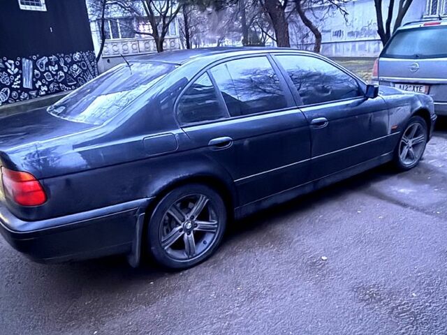 Черный БМВ 5 Серия, объемом двигателя 3.5 л и пробегом 296 тыс. км за 4600 $, фото 1 на Automoto.ua