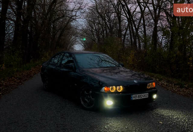 Черный БМВ 5 Серия, объемом двигателя 4.4 л и пробегом 300 тыс. км за 6200 $, фото 1 на Automoto.ua