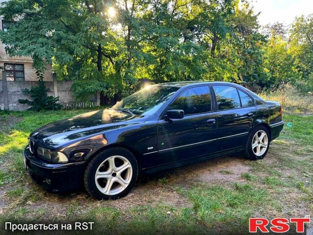 Чорний БМВ 5 Серія, об'ємом двигуна 2 л та пробігом 350 тис. км за 3200 $, фото 1 на Automoto.ua