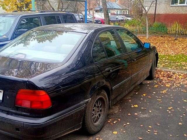 Черный БМВ 5 Серия, объемом двигателя 2 л и пробегом 294 тыс. км за 2700 $, фото 1 на Automoto.ua