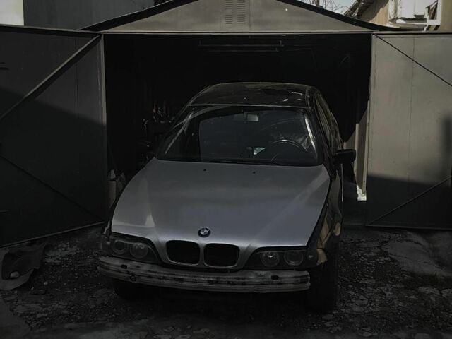 Чорний БМВ 5 Серія, об'ємом двигуна 3 л та пробігом 270 тис. км за 3500 $, фото 1 на Automoto.ua