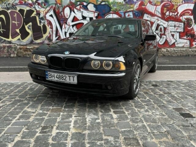 Черный БМВ 5 Серия, объемом двигателя 3.5 л и пробегом 777 тыс. км за 3900 $, фото 1 на Automoto.ua