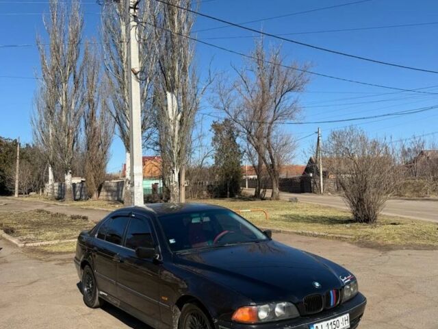 Черный БМВ 5 Серия, объемом двигателя 2 л и пробегом 300 тыс. км за 3100 $, фото 1 на Automoto.ua