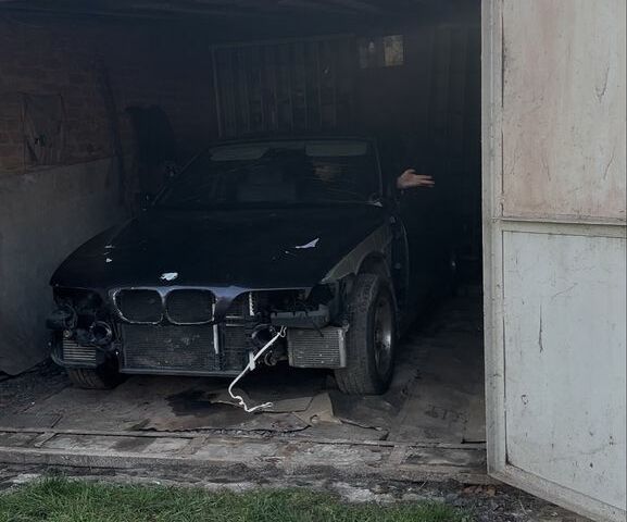 Черный БМВ 5 Серия, объемом двигателя 10 л и пробегом 3 тыс. км за 1000 $, фото 1 на Automoto.ua