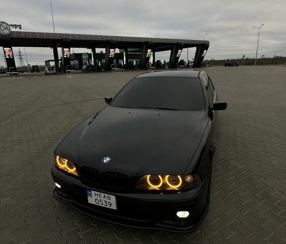 Черный БМВ 5 Серия, объемом двигателя 4.4 л и пробегом 350 тыс. км за 9000 $, фото 1 на Automoto.ua