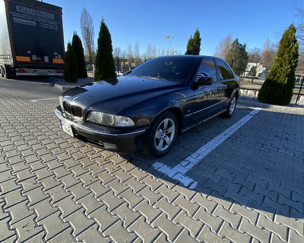 Черный БМВ 5 Серия, объемом двигателя 2.79 л и пробегом 210 тыс. км за 4300 $, фото 1 на Automoto.ua