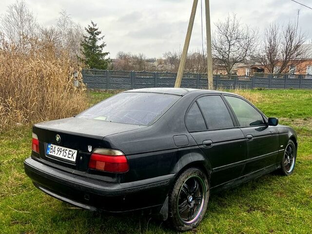 Чорний БМВ 5 Серія, об'ємом двигуна 2 л та пробігом 300 тис. км за 3200 $, фото 1 на Automoto.ua