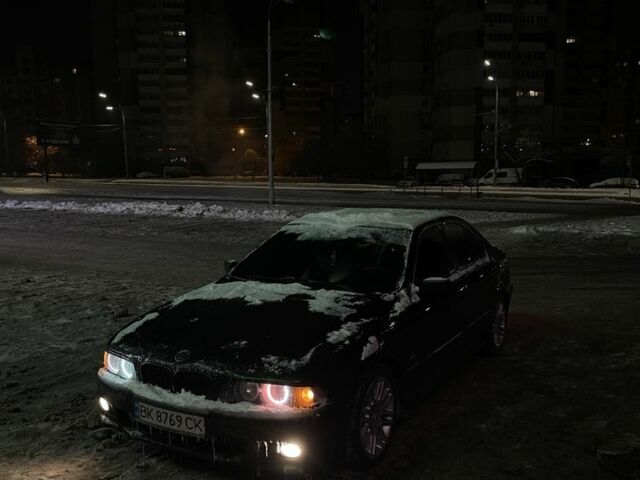 Черный БМВ 5 Серия, объемом двигателя 3.5 л и пробегом 377 тыс. км за 4350 $, фото 1 на Automoto.ua