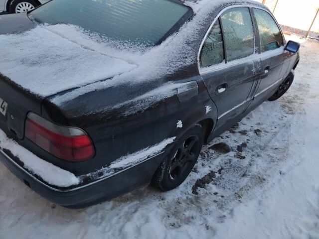 Черный БМВ 5 Серия, объемом двигателя 2.5 л и пробегом 344 тыс. км за 1300 $, фото 1 на Automoto.ua