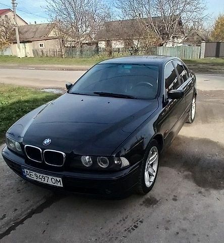 Черный БМВ 5 Серия, объемом двигателя 2 л и пробегом 265 тыс. км за 5000 $, фото 1 на Automoto.ua