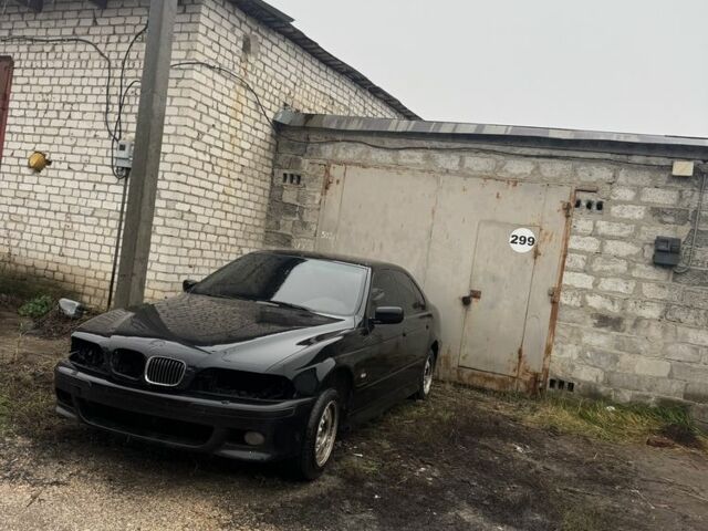 Черный БМВ 5 Серия, объемом двигателя 0 л и пробегом 250 тыс. км за 1100 $, фото 1 на Automoto.ua