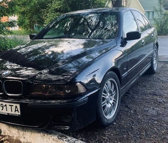 Черный БМВ 5 Серия, объемом двигателя 2.5 л и пробегом 338 тыс. км за 3000 $, фото 1 на Automoto.ua