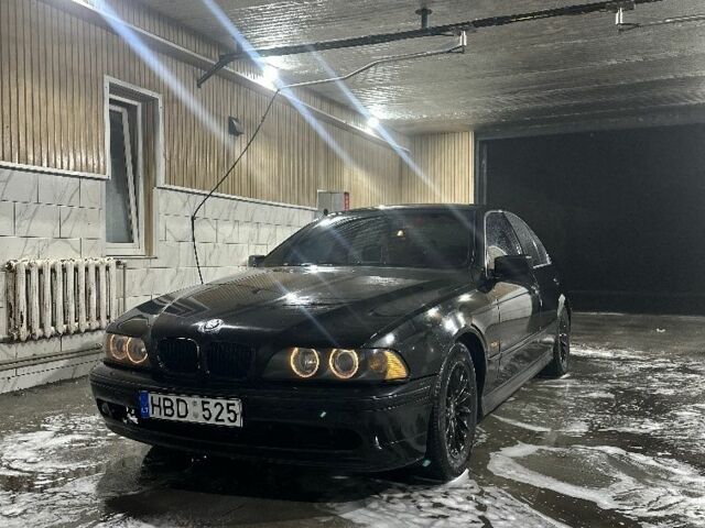 Черный БМВ 5 Серия, объемом двигателя 3 л и пробегом 500 тыс. км за 2700 $, фото 1 на Automoto.ua