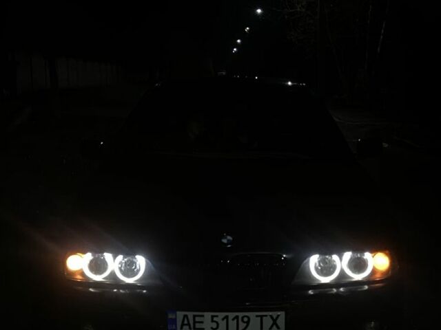 Черный БМВ 5 Серия, объемом двигателя 4.4 л и пробегом 500 тыс. км за 2999 $, фото 1 на Automoto.ua