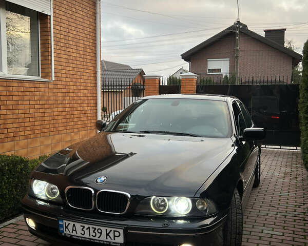 Черный БМВ 5 Серия, объемом двигателя 3 л и пробегом 322 тыс. км за 9400 $, фото 1 на Automoto.ua