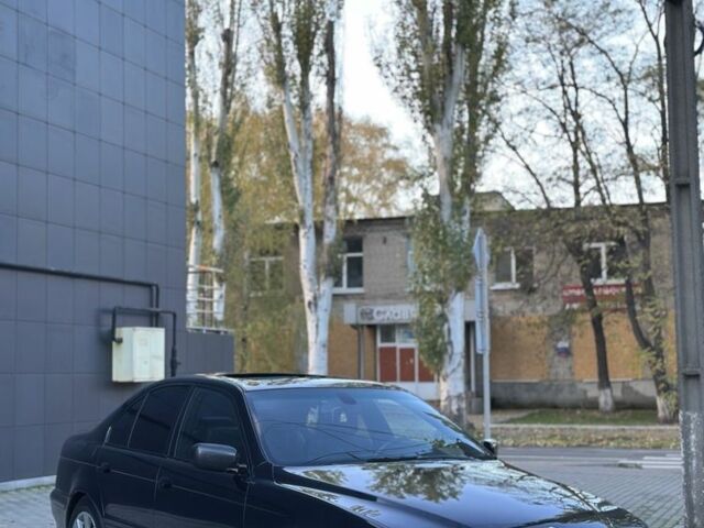 Черный БМВ 5 Серия, объемом двигателя 3 л и пробегом 350 тыс. км за 3400 $, фото 1 на Automoto.ua