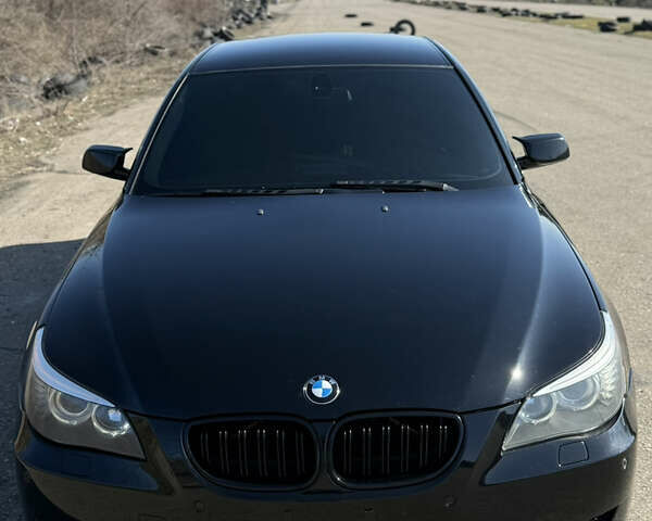 Черный БМВ 5 Серия, объемом двигателя 3 л и пробегом 354 тыс. км за 12000 $, фото 1 на Automoto.ua