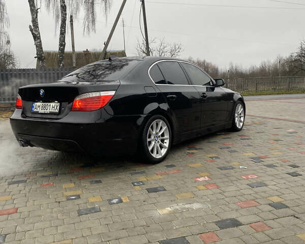 Черный БМВ 5 Серия, объемом двигателя 4.4 л и пробегом 325 тыс. км за 9000 $, фото 1 на Automoto.ua