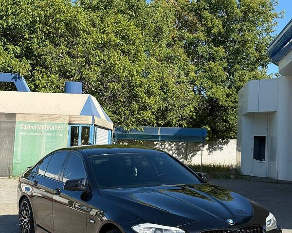 Черный БМВ 5 Серия, объемом двигателя 2.99 л и пробегом 99 тыс. км за 18000 $, фото 1 на Automoto.ua