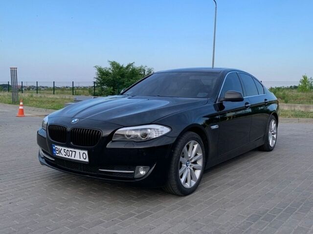 Чорний БМВ 5 Серія, об'ємом двигуна 2 л та пробігом 222 тис. км за 13400 $, фото 1 на Automoto.ua