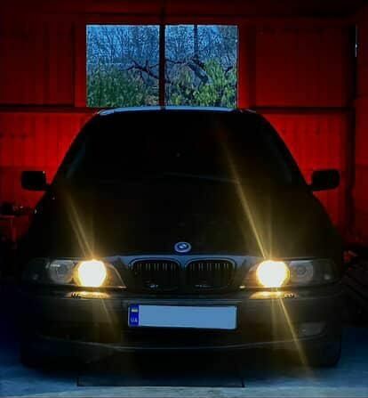 Черный БМВ 5 Серия, объемом двигателя 2.5 л и пробегом 200 тыс. км за 2550 $, фото 1 на Automoto.ua